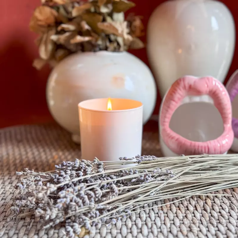 candela_lavanda_barocca_strega_castello_01.webp