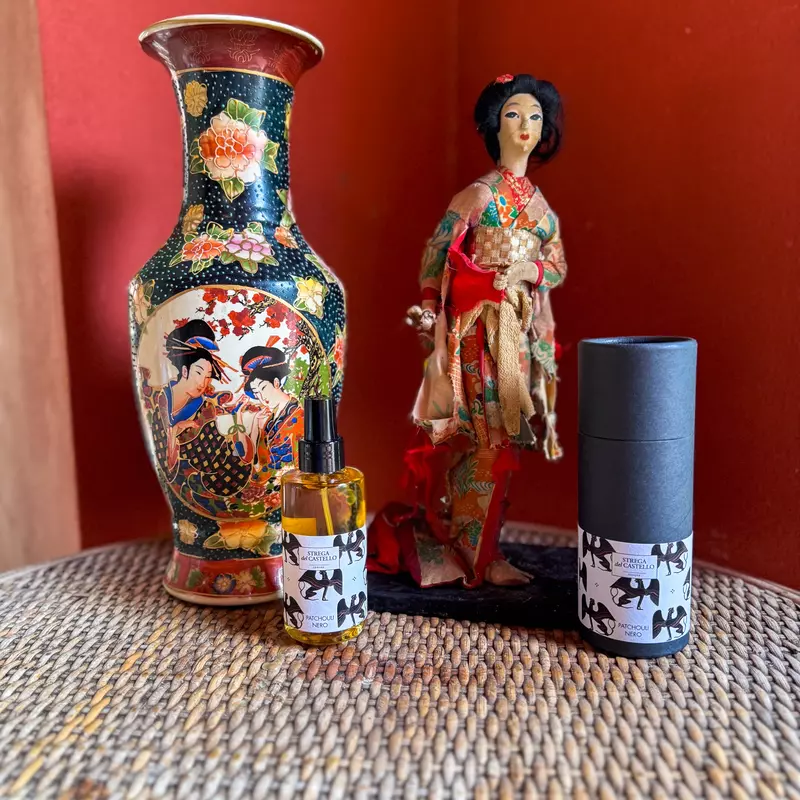 deo_ambiente_patchouli_nero_strega_castello_01.webp