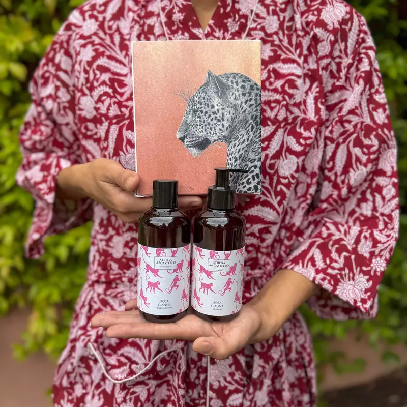 scatola_regalo_rosa_gianna_strega_castello_01.webp
